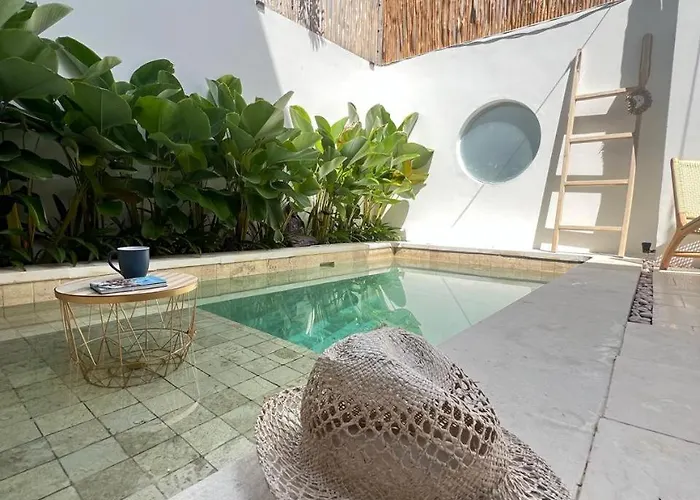 Holiday home Dreamy 1 Bedroom With Private Pool Close To