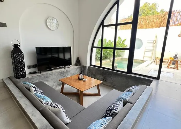 Dreamy 1 Bedroom With Private Pool Close To Holiday home